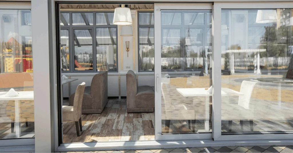 Restaurant Glass Features Can Create Unique Dining Experiences