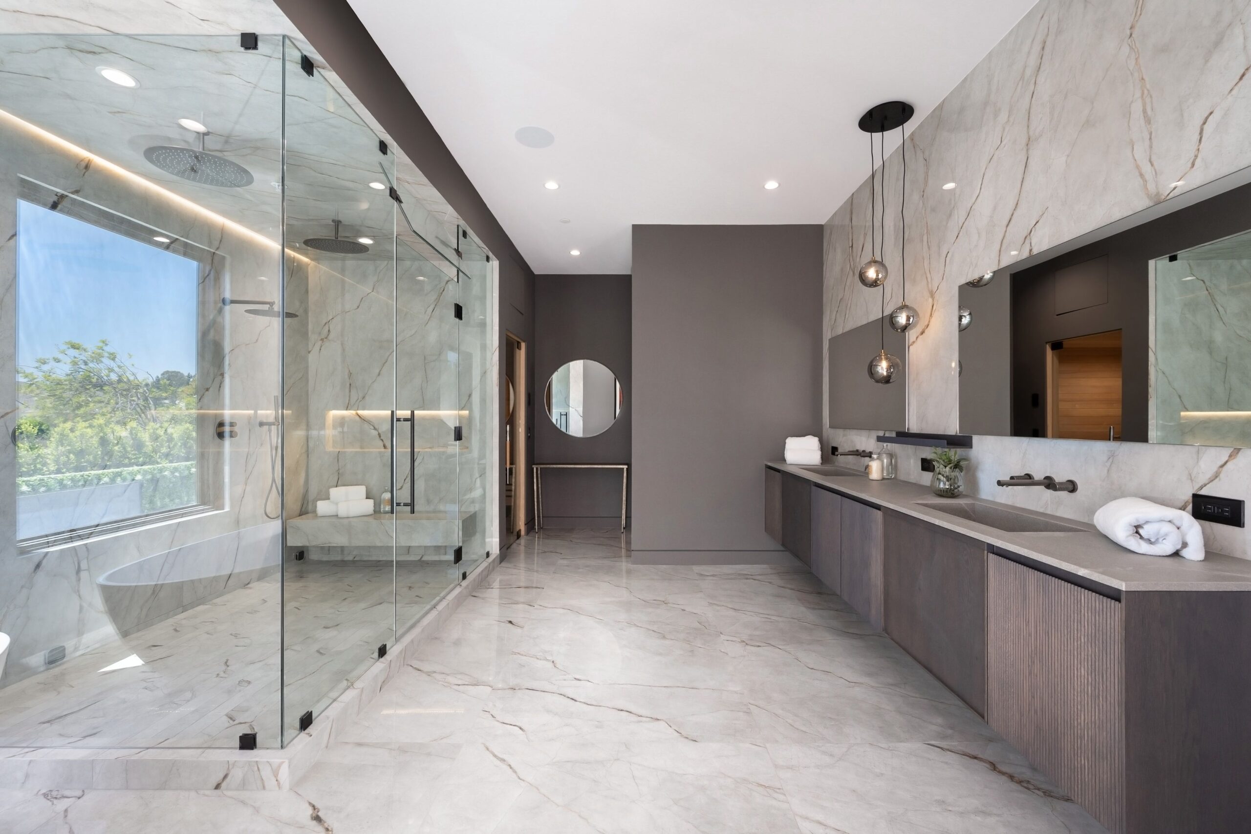 Glass Shower Doors vs. Curtains